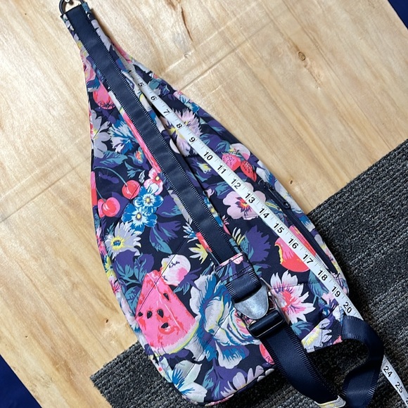 Vera Bradley sling bag - Picture 2 of 10